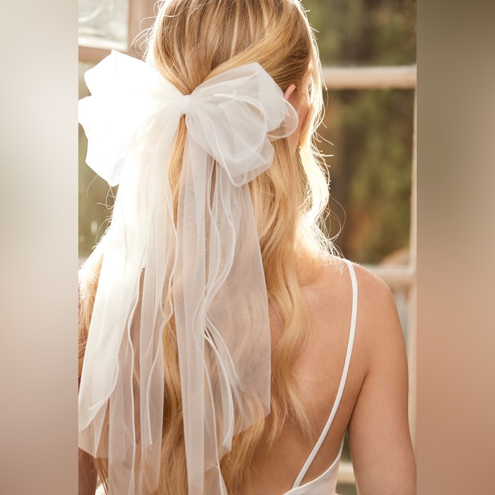 Lulus White Organza Oversized Bow Hair Clip